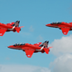 Illustration for article titled Watch seven jets landing in perfect formation
